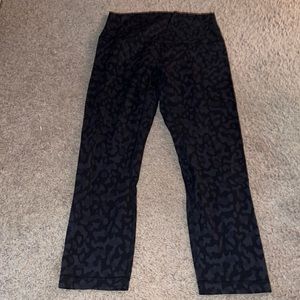 Lululemon high waisted 23 in align crop legging.